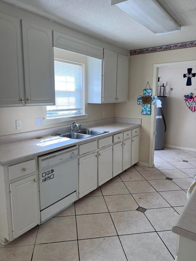 251 Nomad Cir, Kinsey, AL 36303 - photo 3