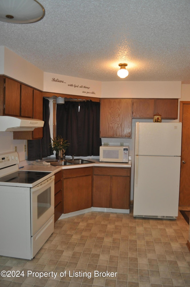 501 4th St W, Lemmon, SD 57638 - photo 4