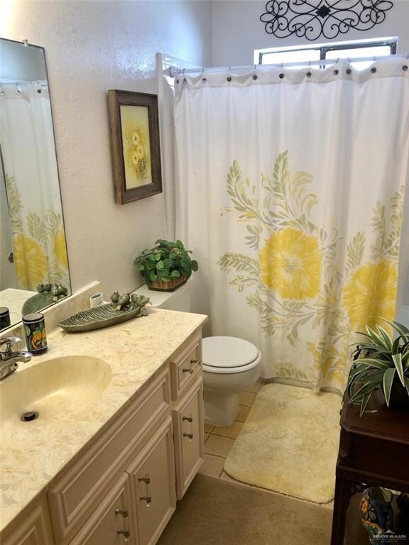 916 Palm Dr, Alamo, TX 78516 - photo 6