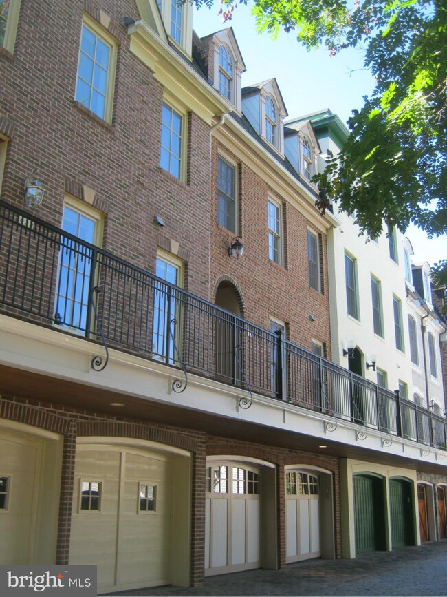 231 Locust St SE unit 2, Vienna, VA 22180 - photo 4