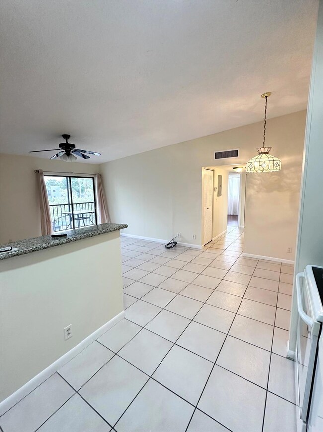 15484 Lakes of Delray Blvd unit 2010, Delray Beach, FL 33484 - photo 4