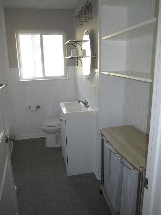 Hallway Full Bath