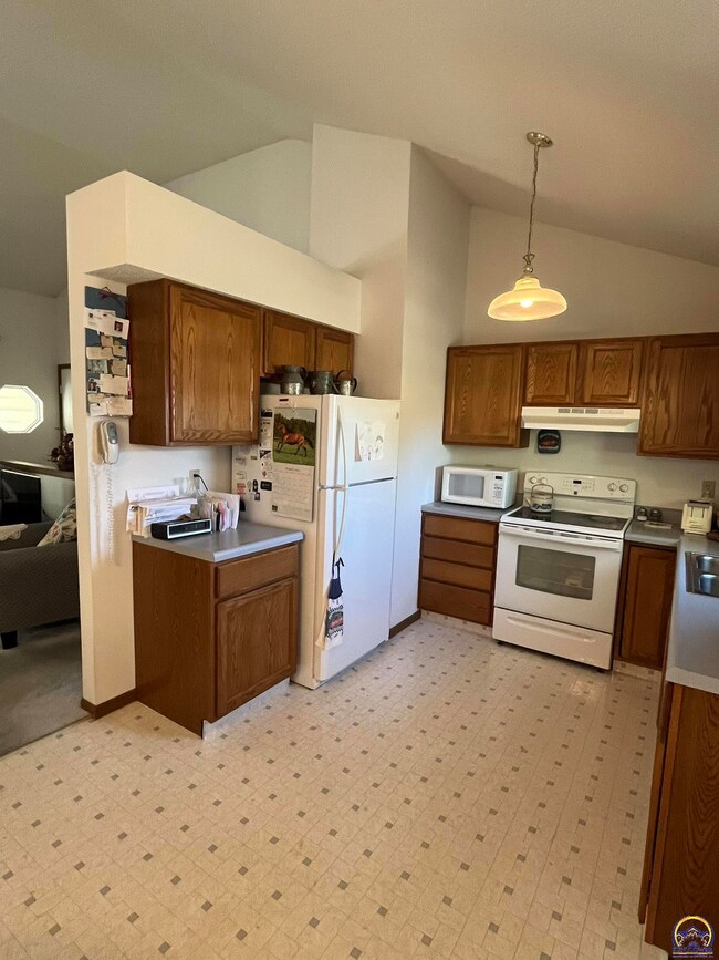 7320 SW 24th St, Topeka, KS 66614 - photo 4