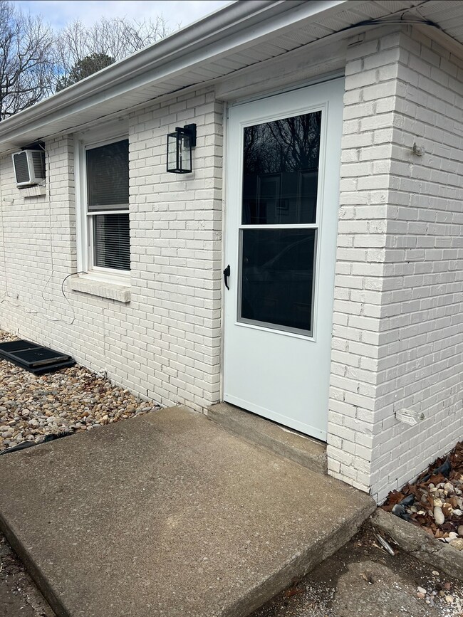 824 Central Ave unit E, Clarksville, TN 37040 - photo 2