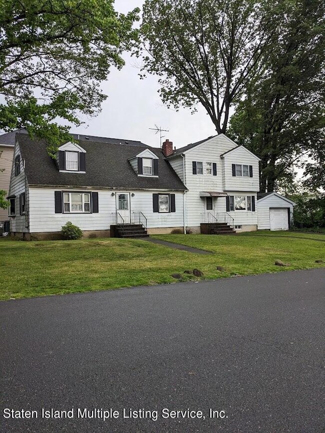 82 Wheeler Ave, Staten Island, NY 10314 - photo 2