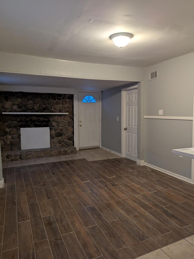 5303 Ashley St, Grosse Pointe, MI 48236 - photo 4