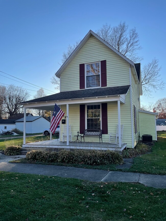 715 8th St, Covington, IN 47932 - photo 5