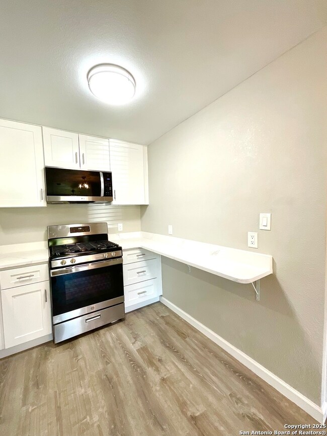 222 Army Blvd unit 222 2, San Antonio, TX 78215 - photo 5