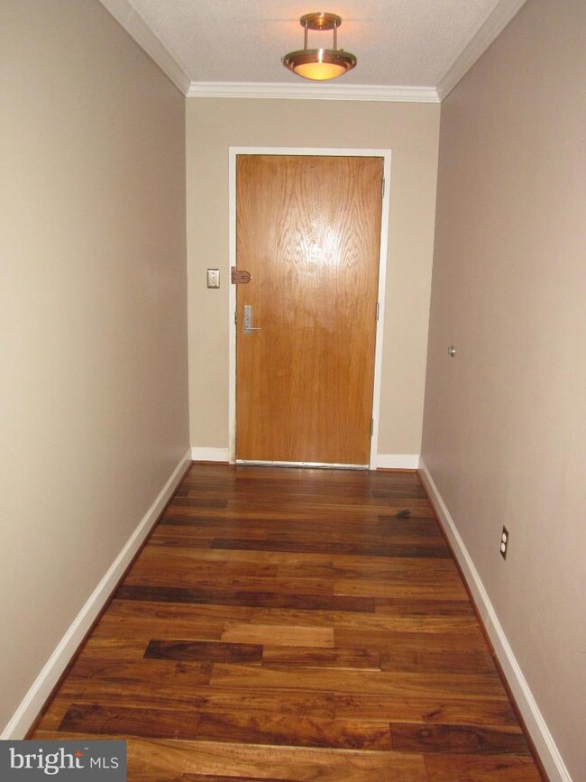 Encore of McLean unit 801, McLean, VA 22102 - photo 2