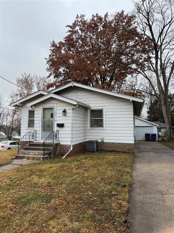 1602 E 32nd St, Des Moines, IA 50317 - photo 2