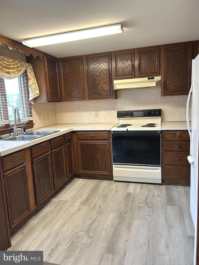 103 S Walnut St, Morgantown, PA 19543 - photo 3