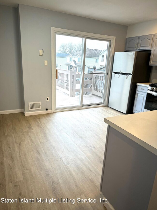 35 Red Cedar Ln, Staten Island, NY 10309 - photo 7