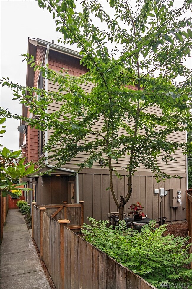 713 N 94th St unit C, Seattle, WA 98103 - photo 3