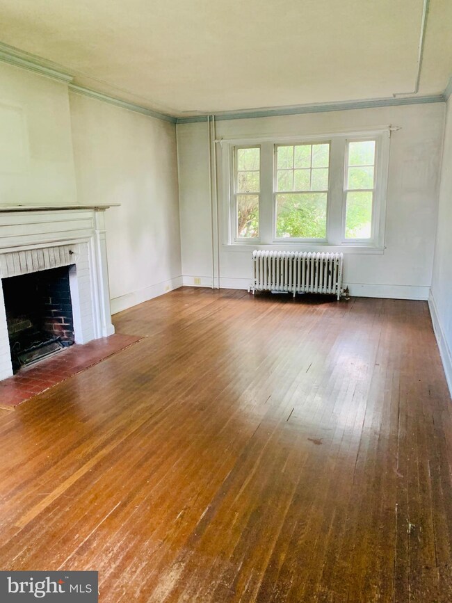 939 Wayne Ave, Reading, PA 19610 - photo 4