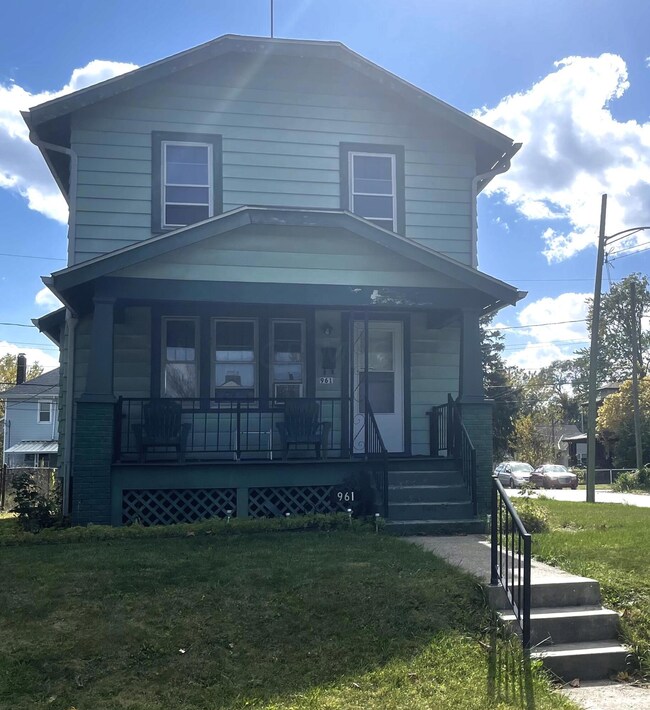961 E 15th Front Side Pic
