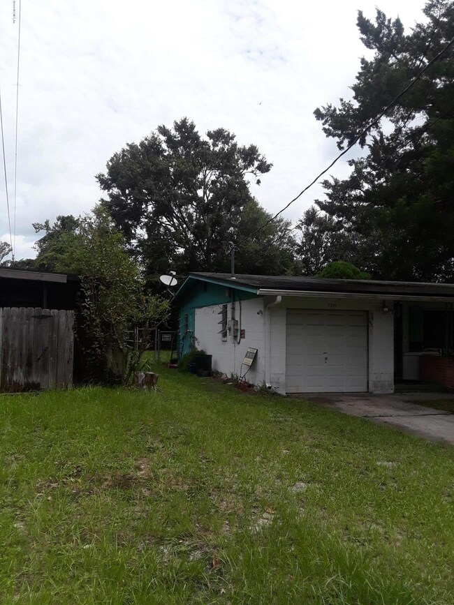 7531 Strato Rd, Jacksonville, FL 32210 - photo 3