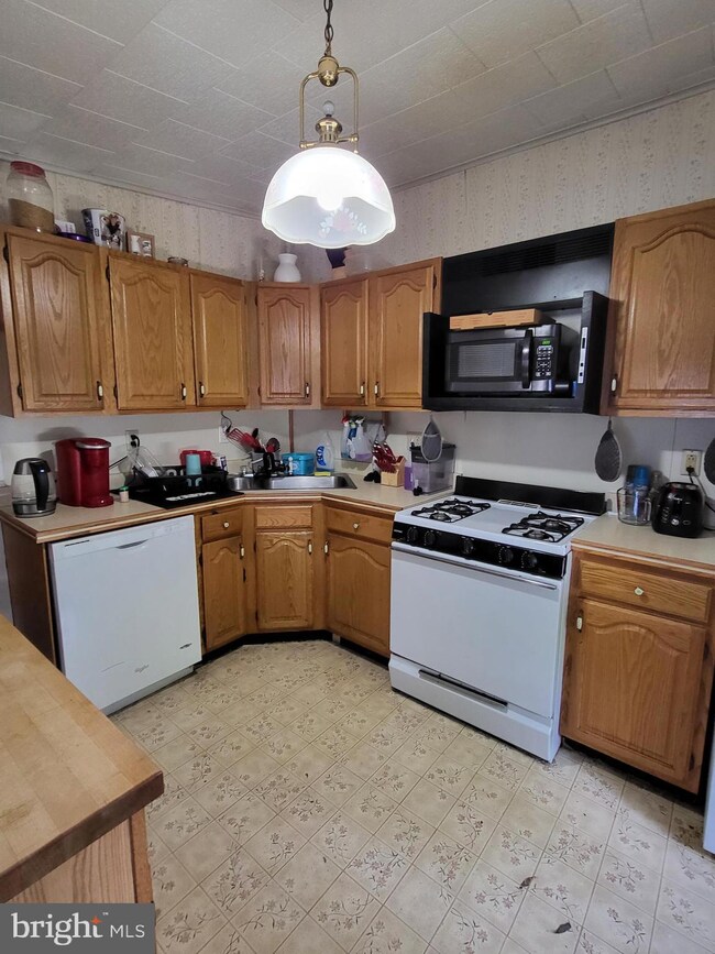 726 Thorn St, Reading, PA 19601 - photo 5