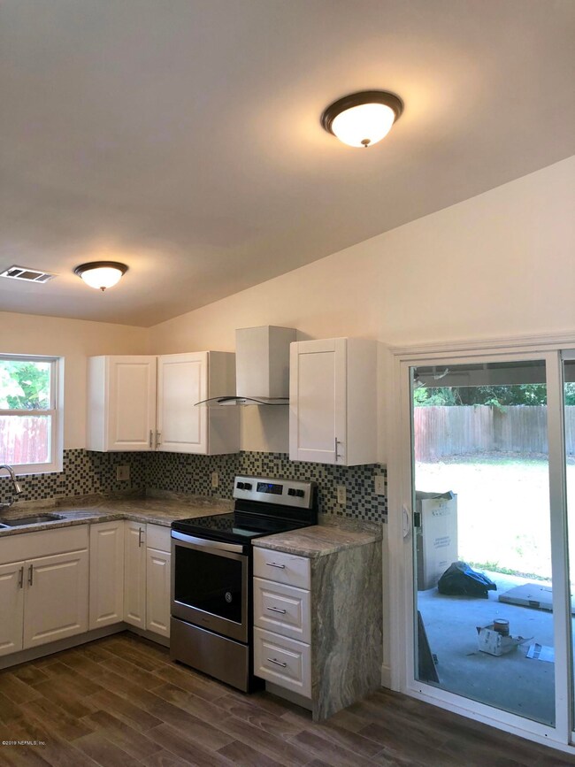 6776 Daughtry Blvd S, Jacksonville, FL 32210 - photo 5