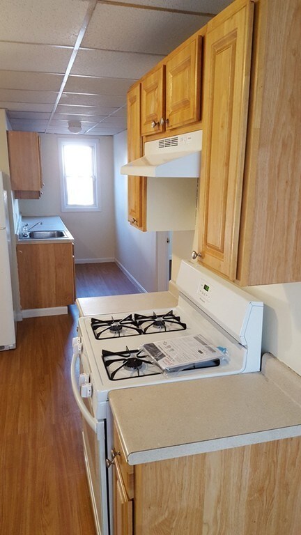 222 Cumberland Rd unit 1st Floor, Lowell, MA 01850 - photo 4