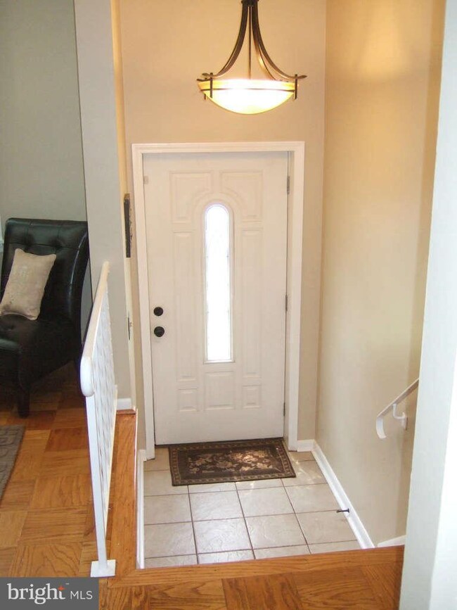 910 Circle Dr, Halethorpe, MD 21227 - photo 2