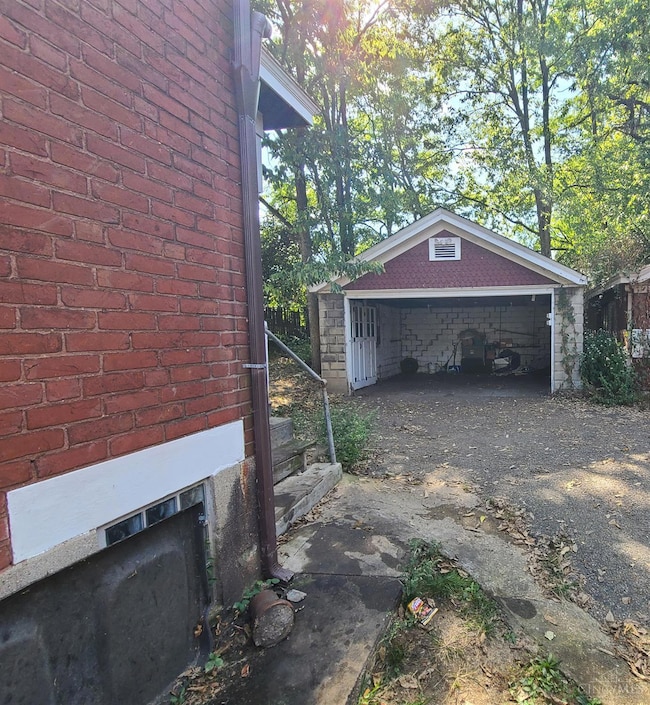 2885 Shaffer Ave, Cincinnati, OH 45211 - photo 2