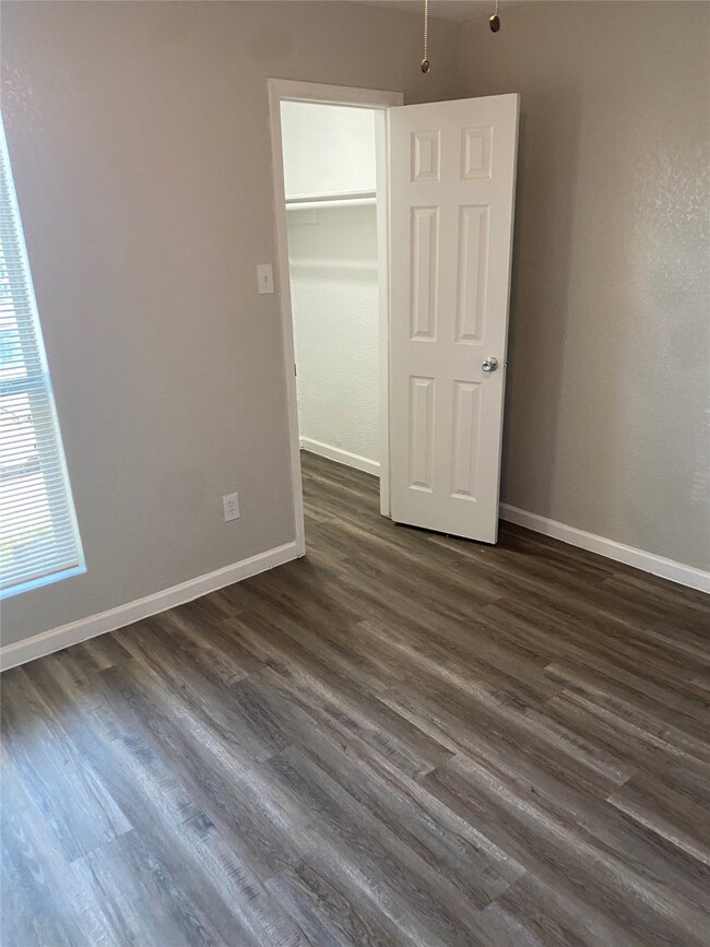 Bed 2 with closet