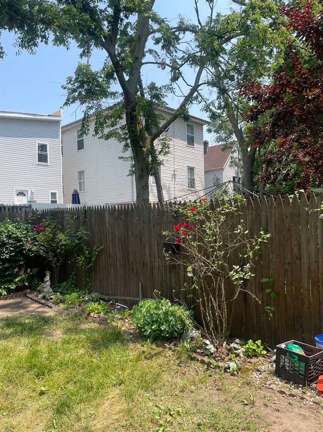 42 Dwight St, Jersey City, NJ 07305 - photo 4