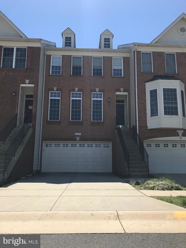 42695 Newcomer Terrace, Chantilly, VA 20152 - photo 2
