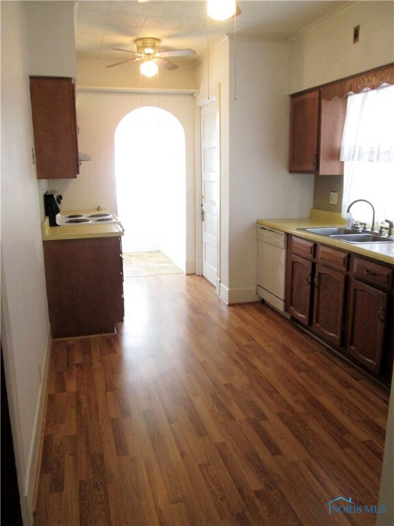 Big eat-in kitchen!