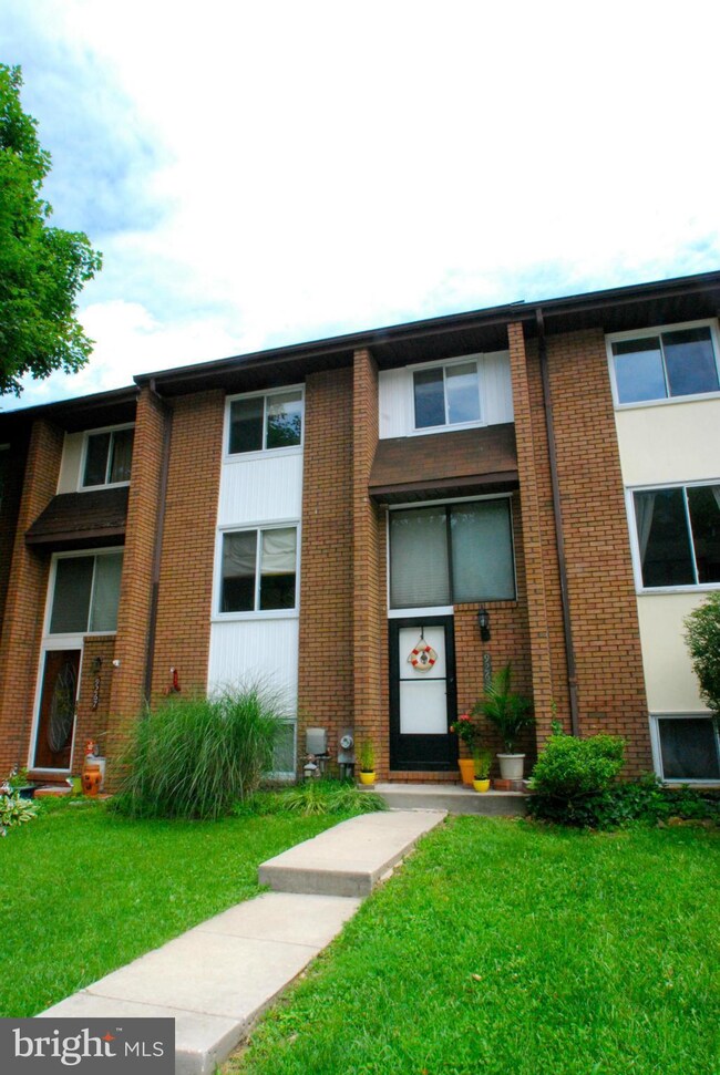 9265 Bellbeck Rd, Parkville, MD 21234 - photo 2