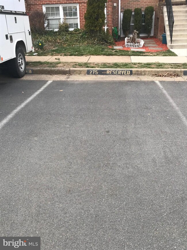 1026 Brixton Ct, Sterling, VA 20164 - photo 5