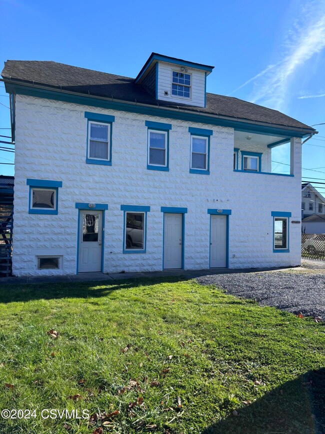 937 N Front St, Milton, PA 17847 - photo 3