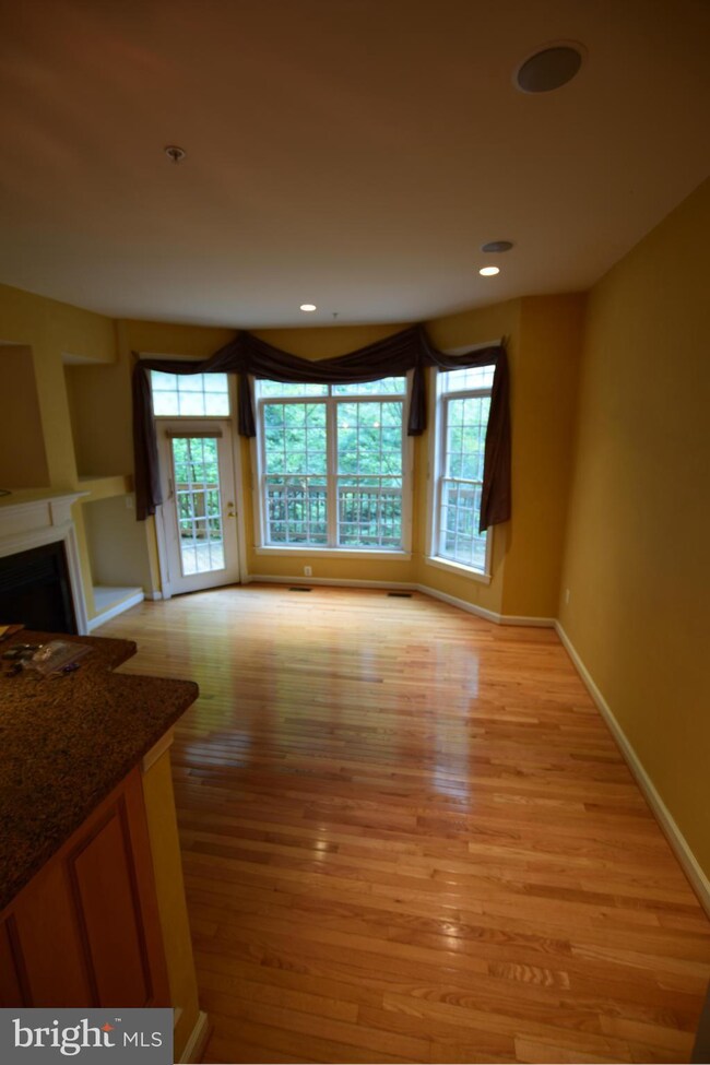 47788 Scotsborough Square unit 26, Sterling, VA 20165 - photo 5