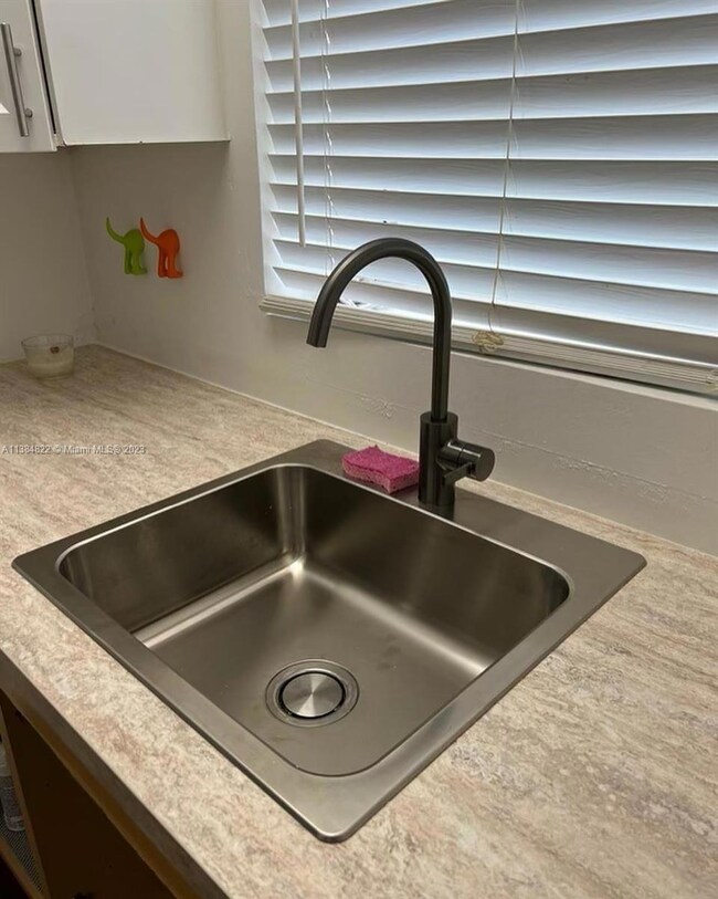 215 30th St unit 13, Miami Beach, FL 33140 - photo 4