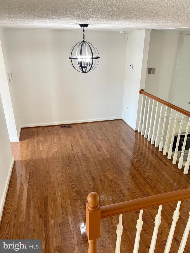 27 Briarstone Ln, Gaithersburg, MD 20877 - photo 4