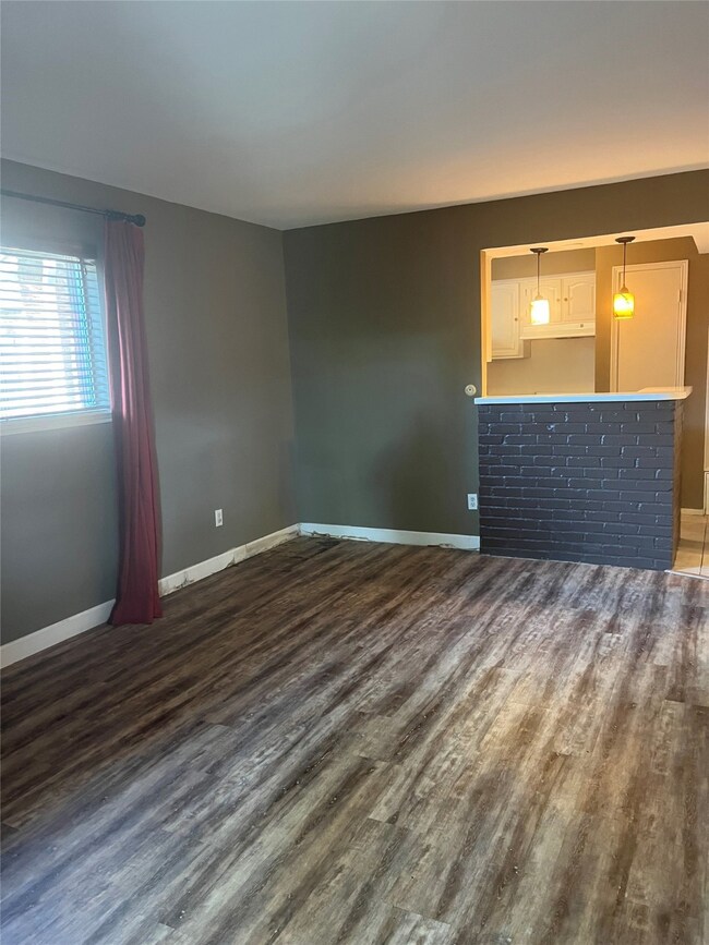 833 Wax Myrtle Ln, Houston, TX 77079 - photo 5