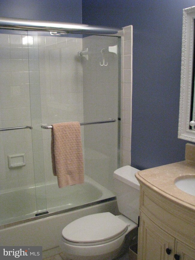 10218 Arizona Cir, Bethesda, MD 20817 - photo 6