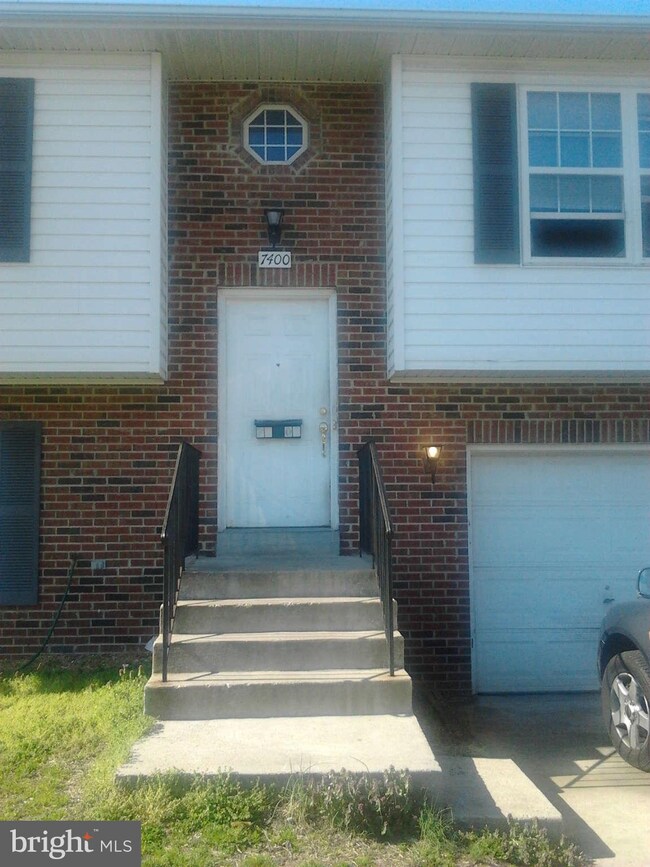 7400 Willow Hill Dr, Hyattsville, MD 20785 - photo 5