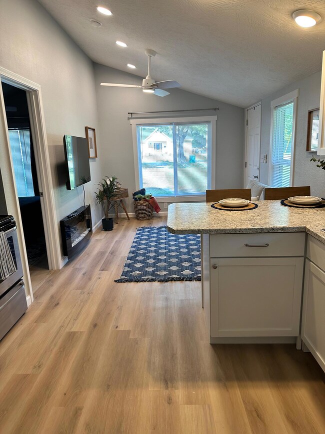 2618 E Cherry
