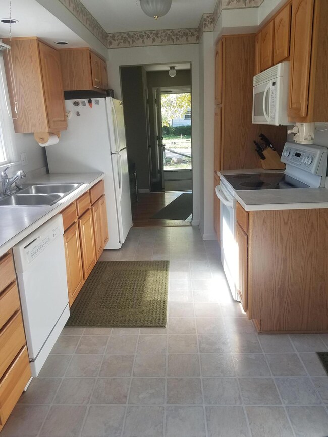 1032 Andrus Ave, Lansing, MI 48917 - photo 6