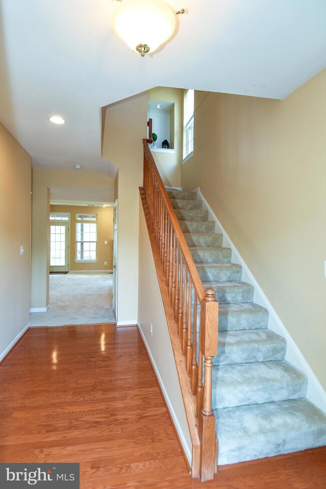 16636 Barge Cir, Woodbridge, VA 22191 - photo 4