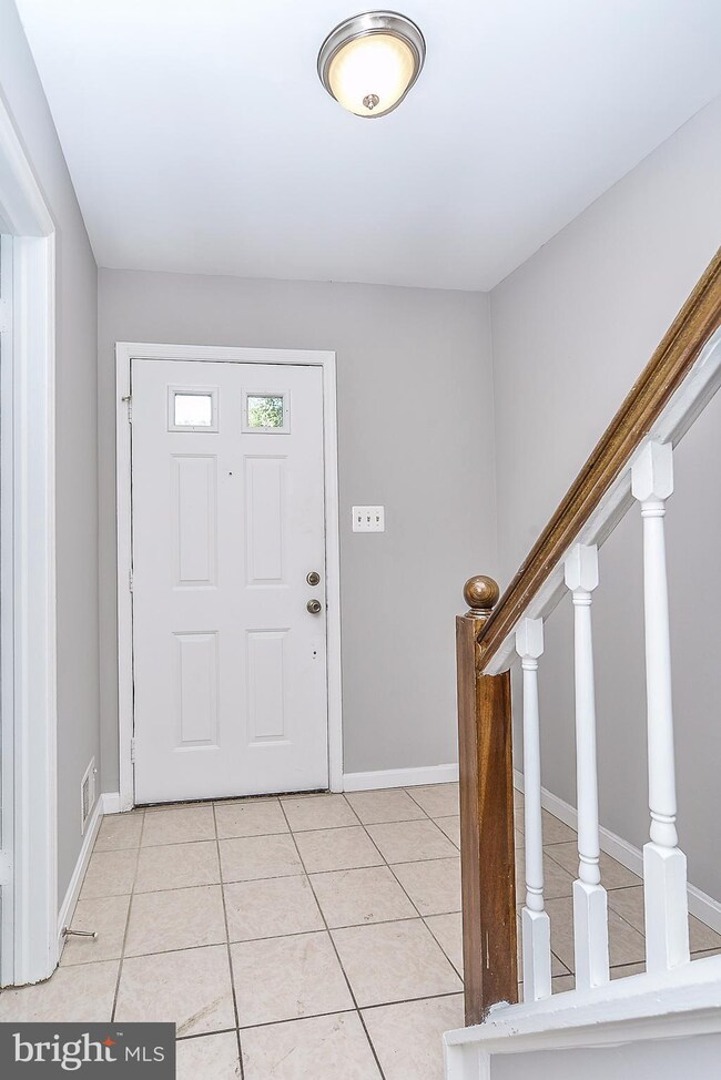 6575 Bermuda Green Ct, Alexandria, VA 22312 - photo 2