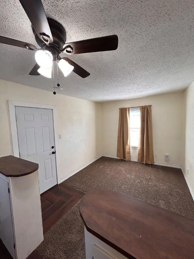 1707 32nd St unit R, Lubbock, TX 79411 - photo 2
