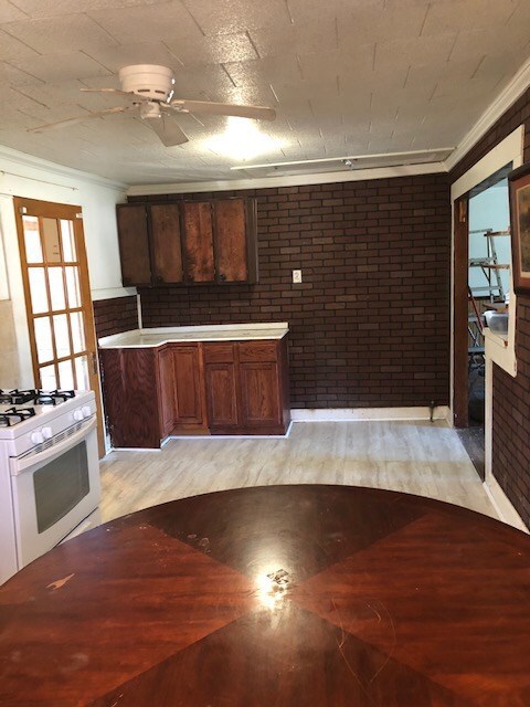 111 S Magnolia St, Tomball, TX 77375 - photo 7