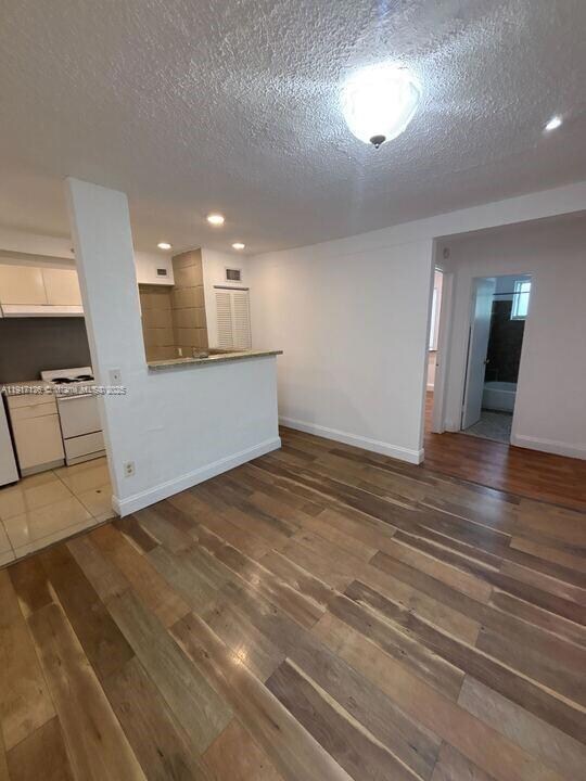 542 NW 8th St unit 12, Miami, FL 33136 - photo 4