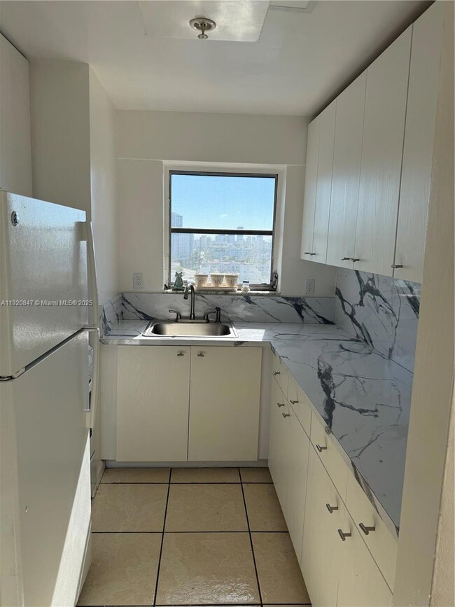 3100 Collins Ave unit 1606, Miami Beach, FL 33140 - photo 5