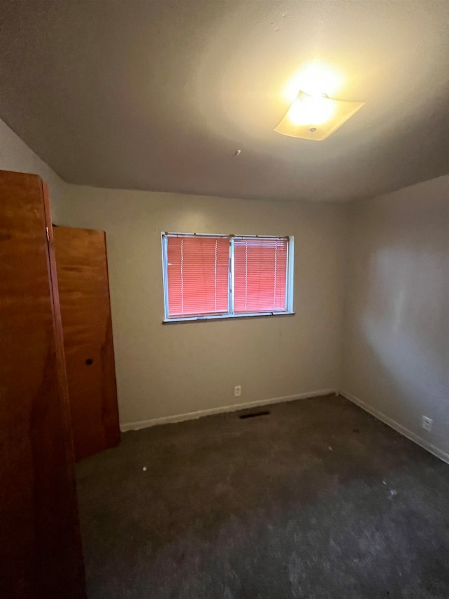 2915 Berkley St, Flint, MI 48504 - photo 6