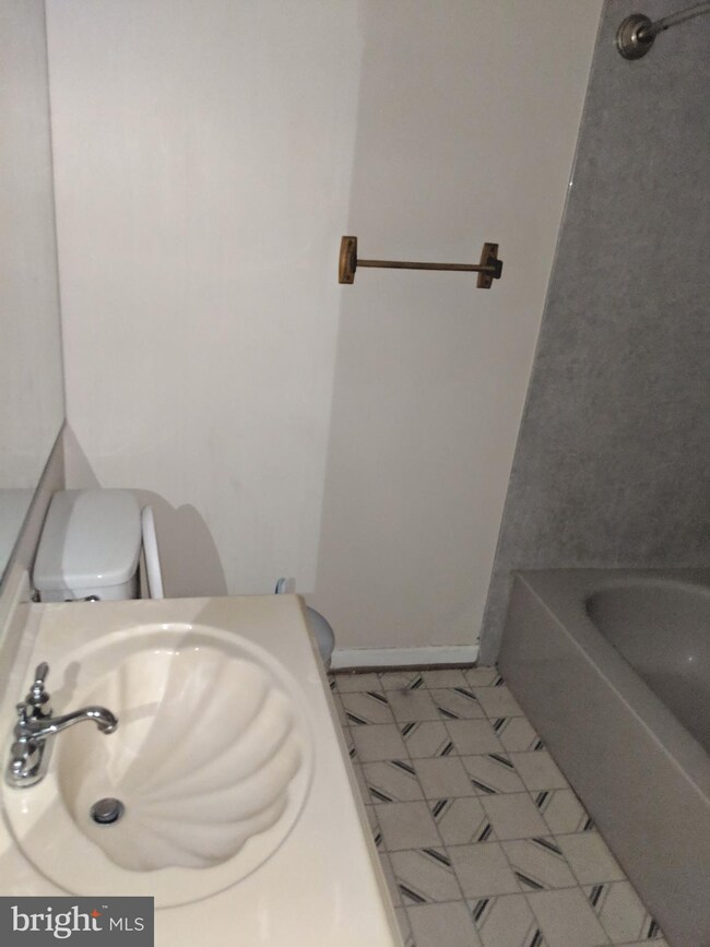 2061 Alice Ave unit 104, Oxon Hill, MD 20745 - photo 5