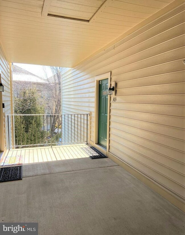 1025 Gardenview Loop unit 303, Woodbridge, VA 22191 - photo 5
