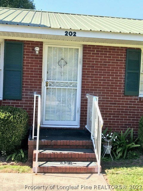 202 Spears Dr, Fayetteville, NC 28304 - photo 4